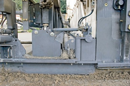  Le faisceau de finition robuste lisse la surface sur toute la largeur